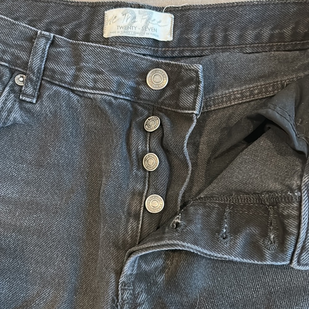 We The Free distressed mid rise straight crop. Size 27 - Picture 3 of 4